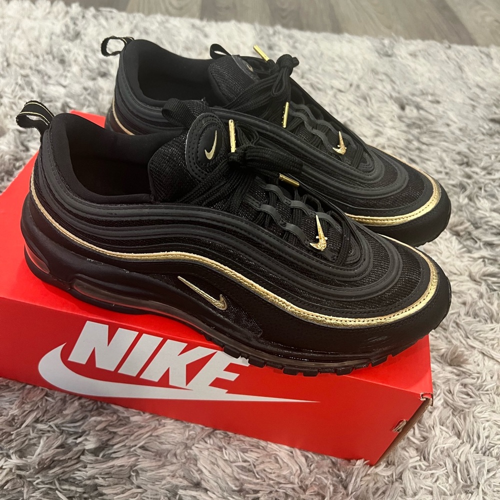 Nike Air max 97 Balck and gold men’s Size 11 us